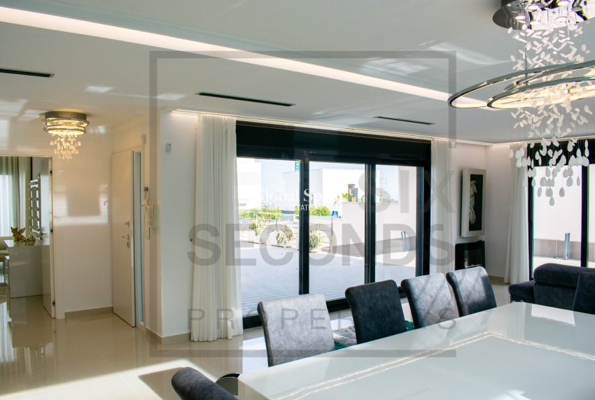 Resale - Independent villa -
SAN MIGUEL DE SALINAS - Urbanizaciones