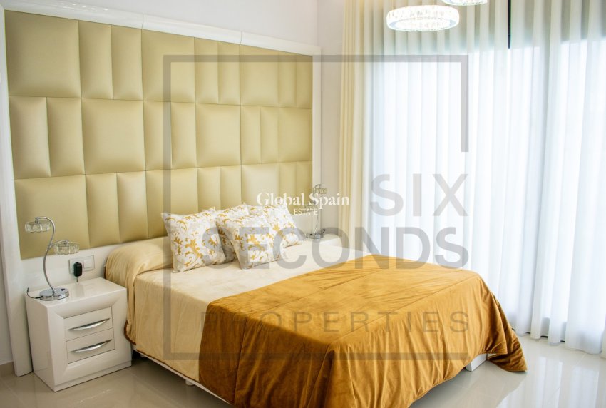 Resale - Independent villa -
SAN MIGUEL DE SALINAS - Urbanizaciones