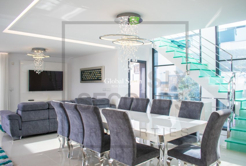 Resale - Independent villa -
SAN MIGUEL DE SALINAS - Urbanizaciones