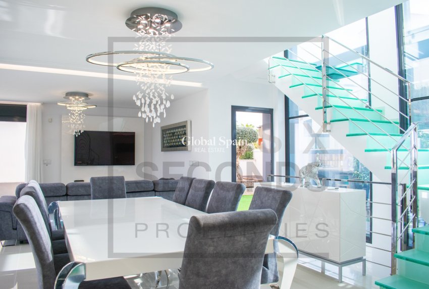 Resale - Independent villa -
SAN MIGUEL DE SALINAS - Urbanizaciones