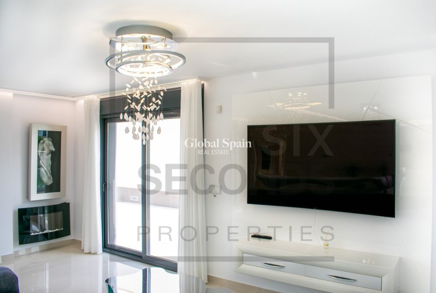 Resale - Independent villa -
SAN MIGUEL DE SALINAS - Urbanizaciones