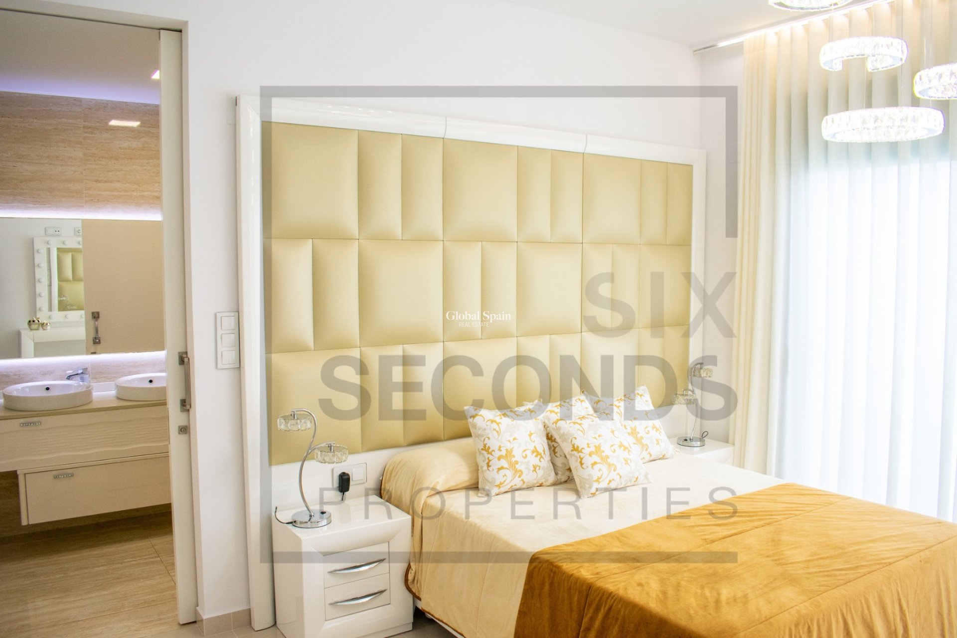 Resale - Independent villa -
SAN MIGUEL DE SALINAS - Urbanizaciones