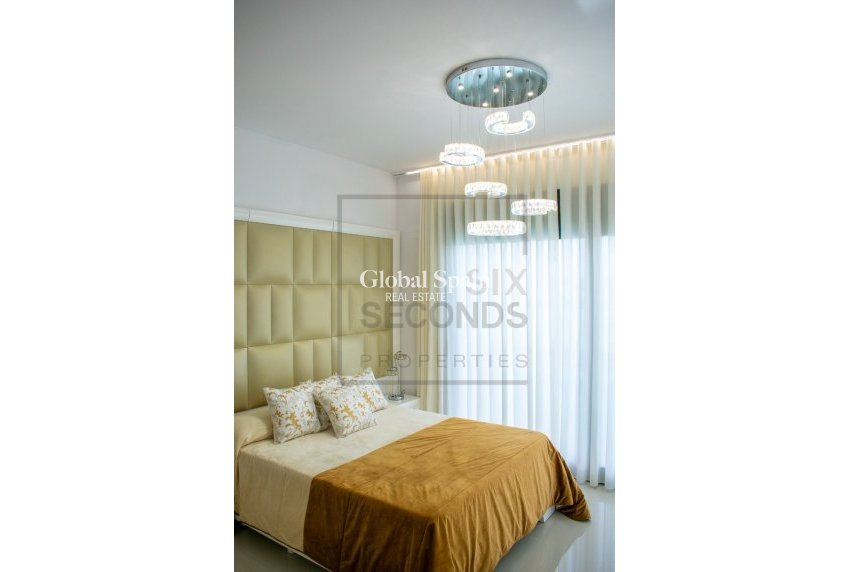 Resale - Independent villa -
SAN MIGUEL DE SALINAS - Urbanizaciones