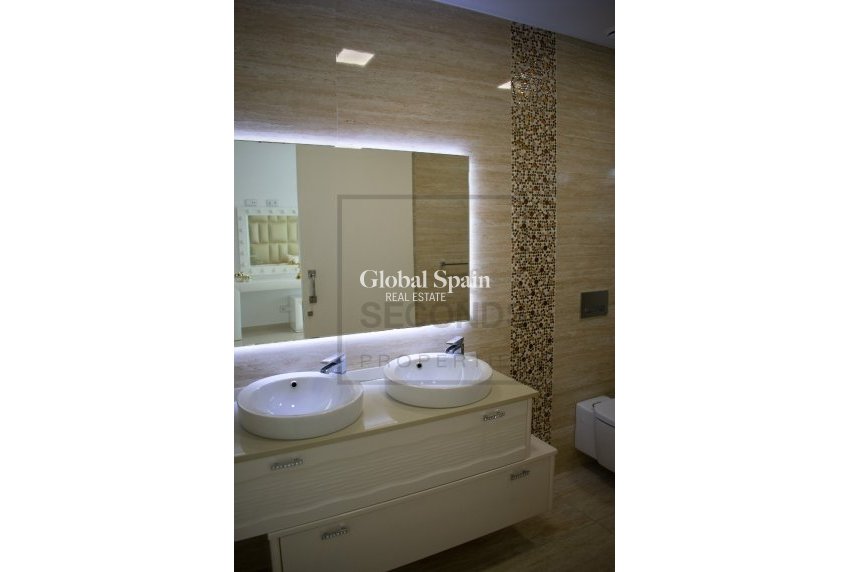 Resale - Independent villa -
SAN MIGUEL DE SALINAS - Urbanizaciones