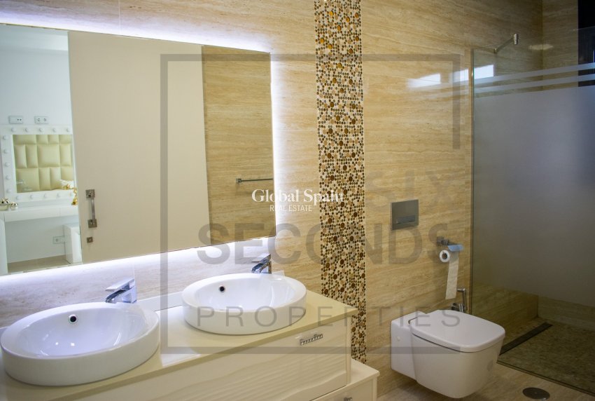 Resale - Independent villa -
SAN MIGUEL DE SALINAS - Urbanizaciones