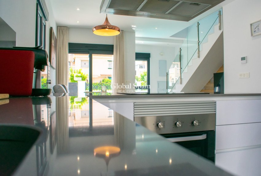 Resale - Independent villa -
TORREVIEJA - La Siesta - El Salado - Torreta