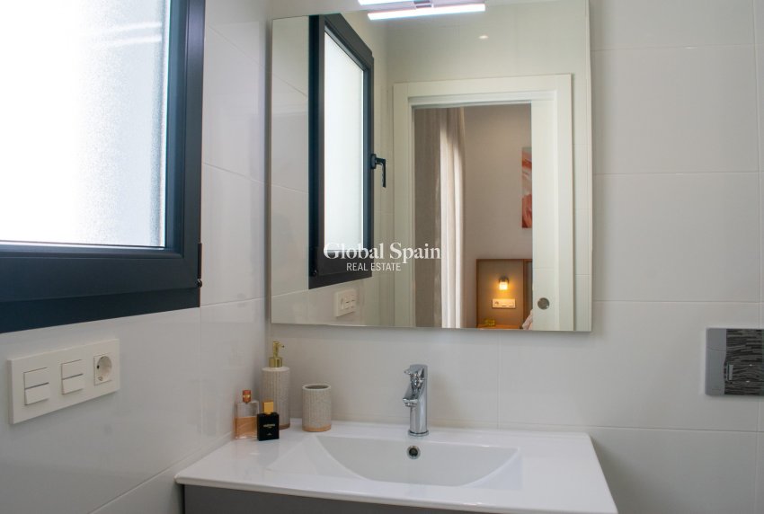 Resale - Independent villa -
TORREVIEJA - La Siesta - El Salado - Torreta