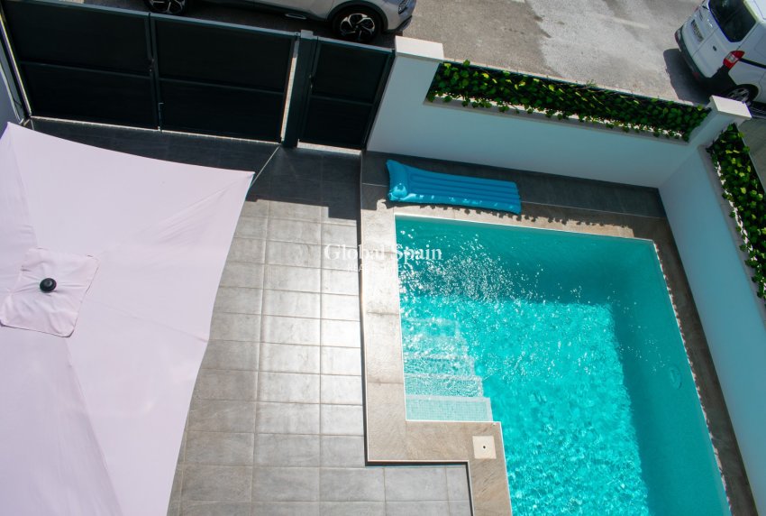 Resale - Independent villa -
TORREVIEJA - La Siesta - El Salado - Torreta