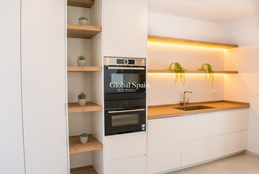 Resale - Independent villa -
TORREVIEJA - Torreta Florida