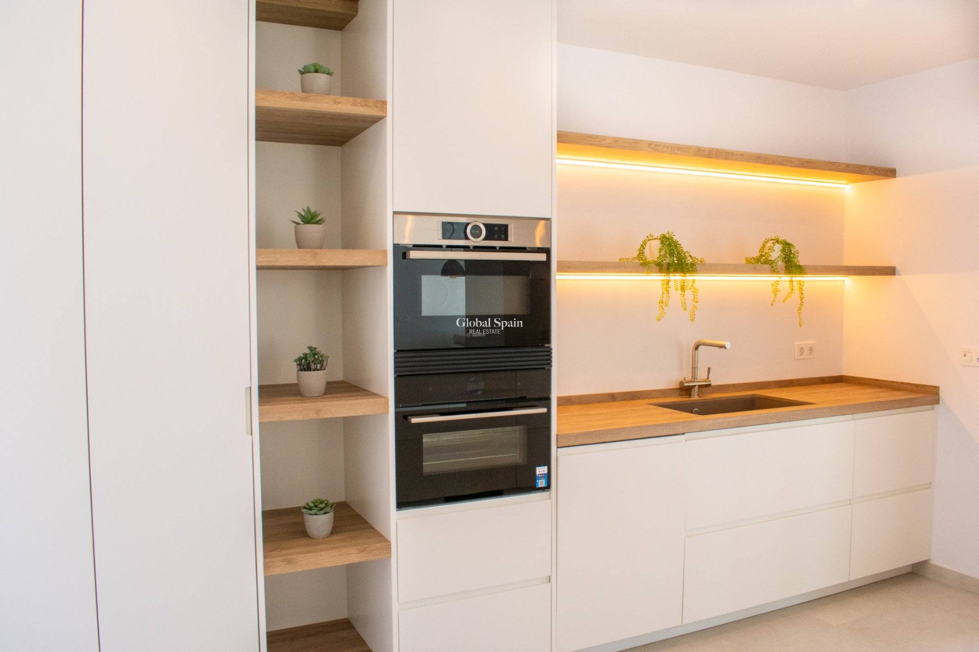 Resale - Independent villa -
TORREVIEJA - Torreta Florida