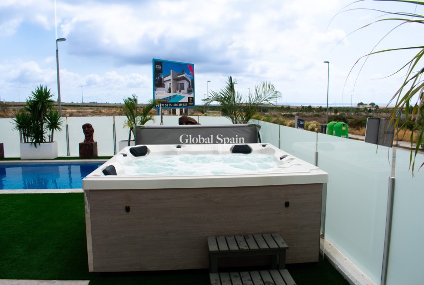 Resale - Independent villa -
VISTABELLA GOLF