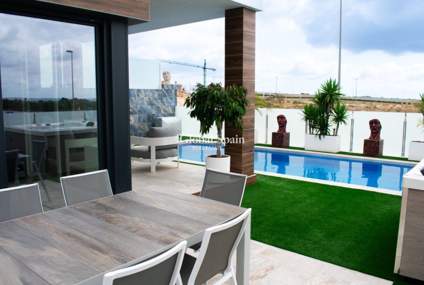 Resale - Independent villa -
VISTABELLA GOLF