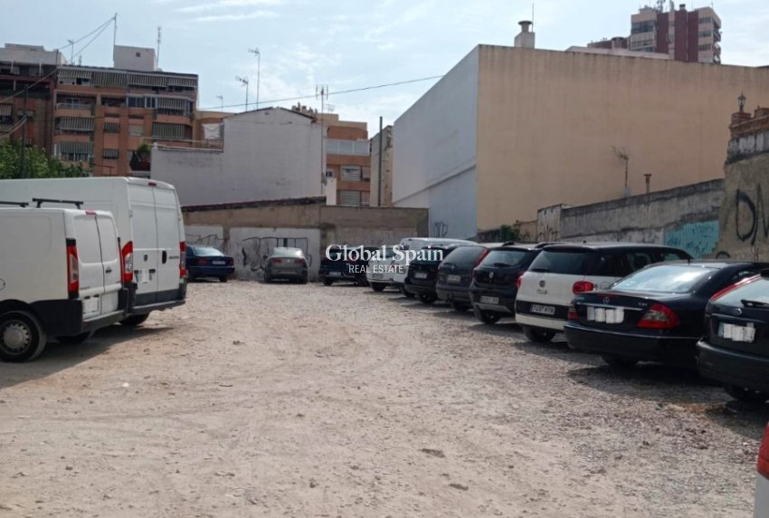 Resale - LAND -
BENIDORM - Centro