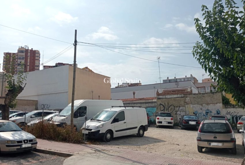 Resale - LAND -
BENIDORM - Centro