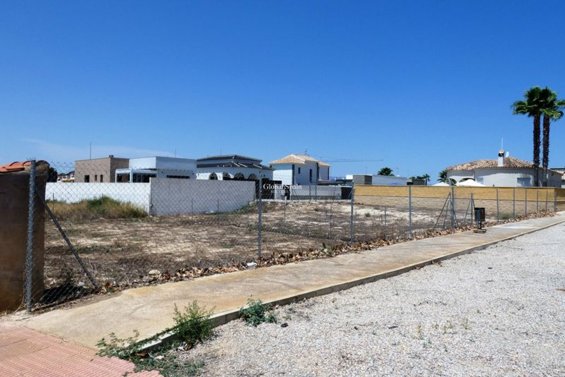 Resale - LAND -
LA MARINA - Costa Blanca