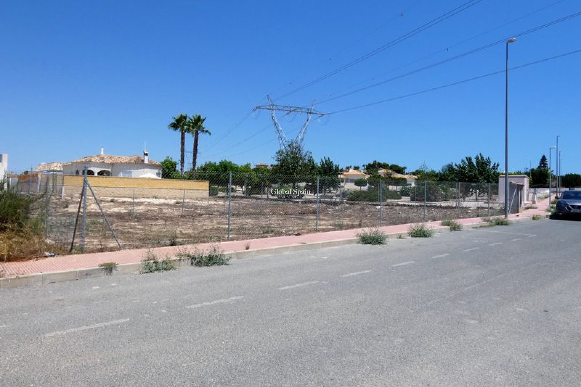 Resale - LAND -
LA MARINA