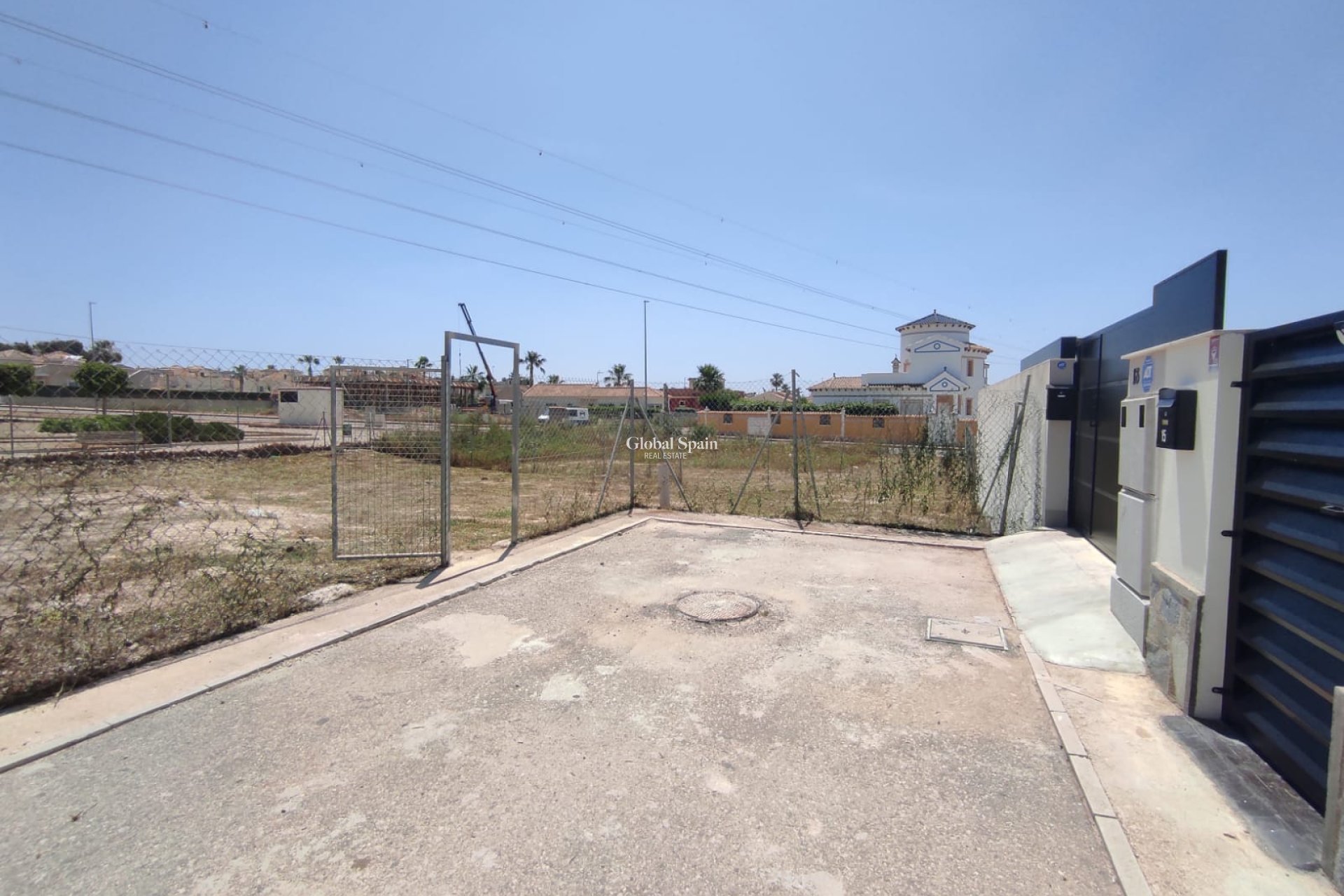 Resale - LAND -
LA MARINA