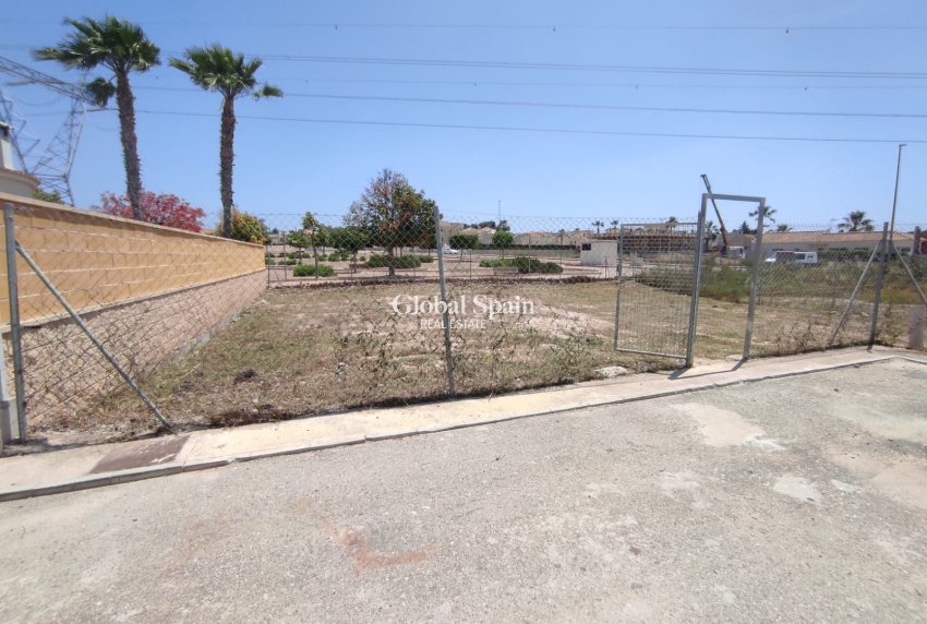 Resale - LAND -
LA MARINA