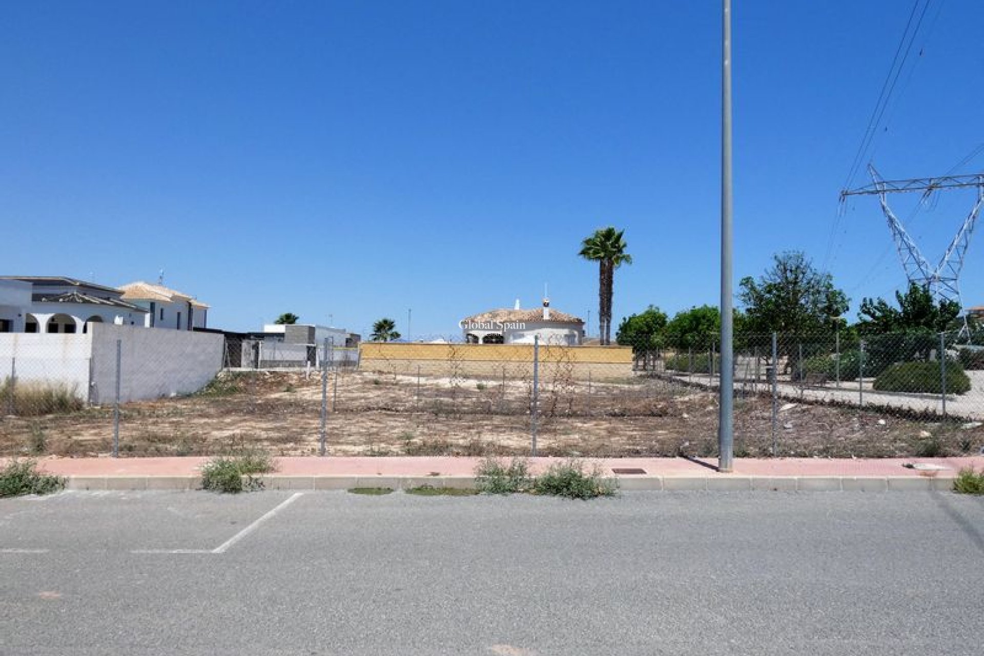 Resale - Land -
LA MARINA