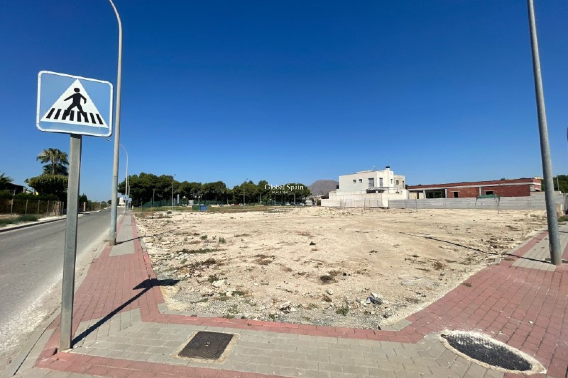 Resale - LAND -
RAFAL - Inland