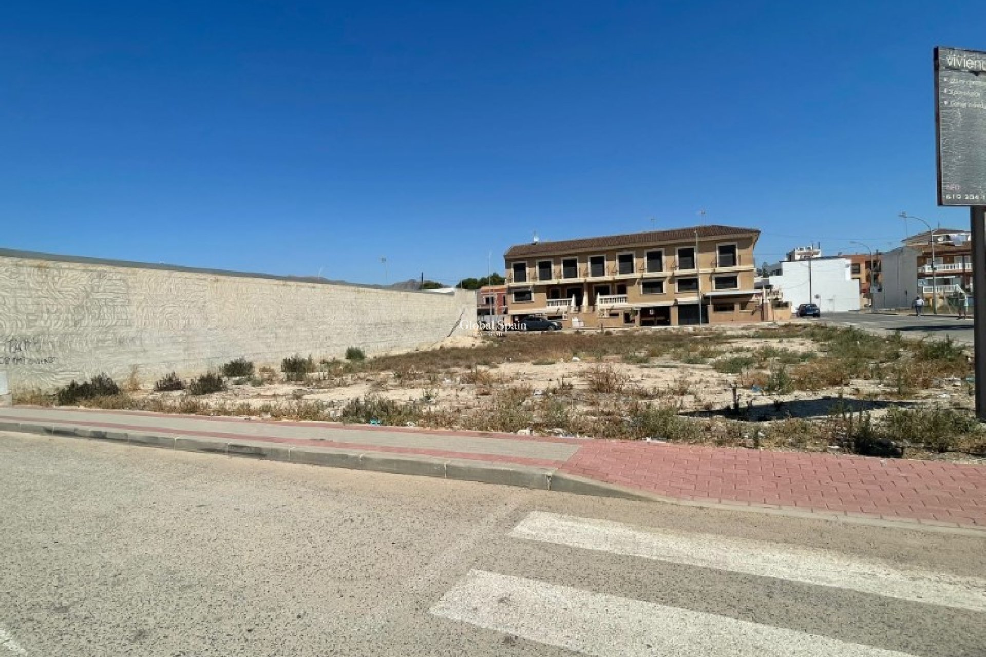 Resale - LAND -
RAFAL - Inland