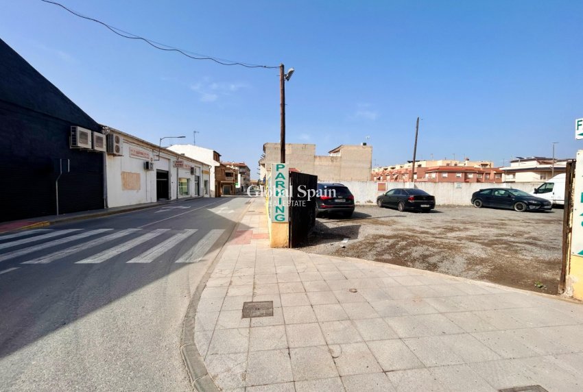 Resale - LAND -
ROJALES - Inland
