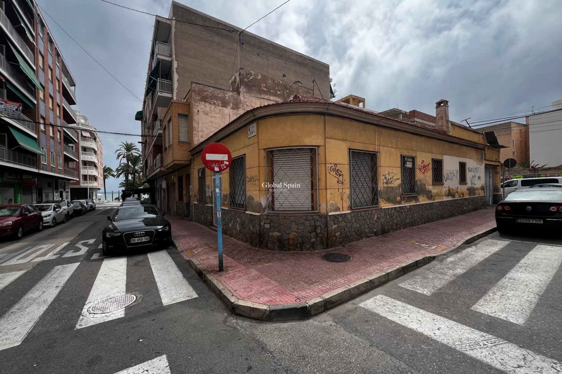 Resale - LAND -
TORREVIEJA - Playa del Cura