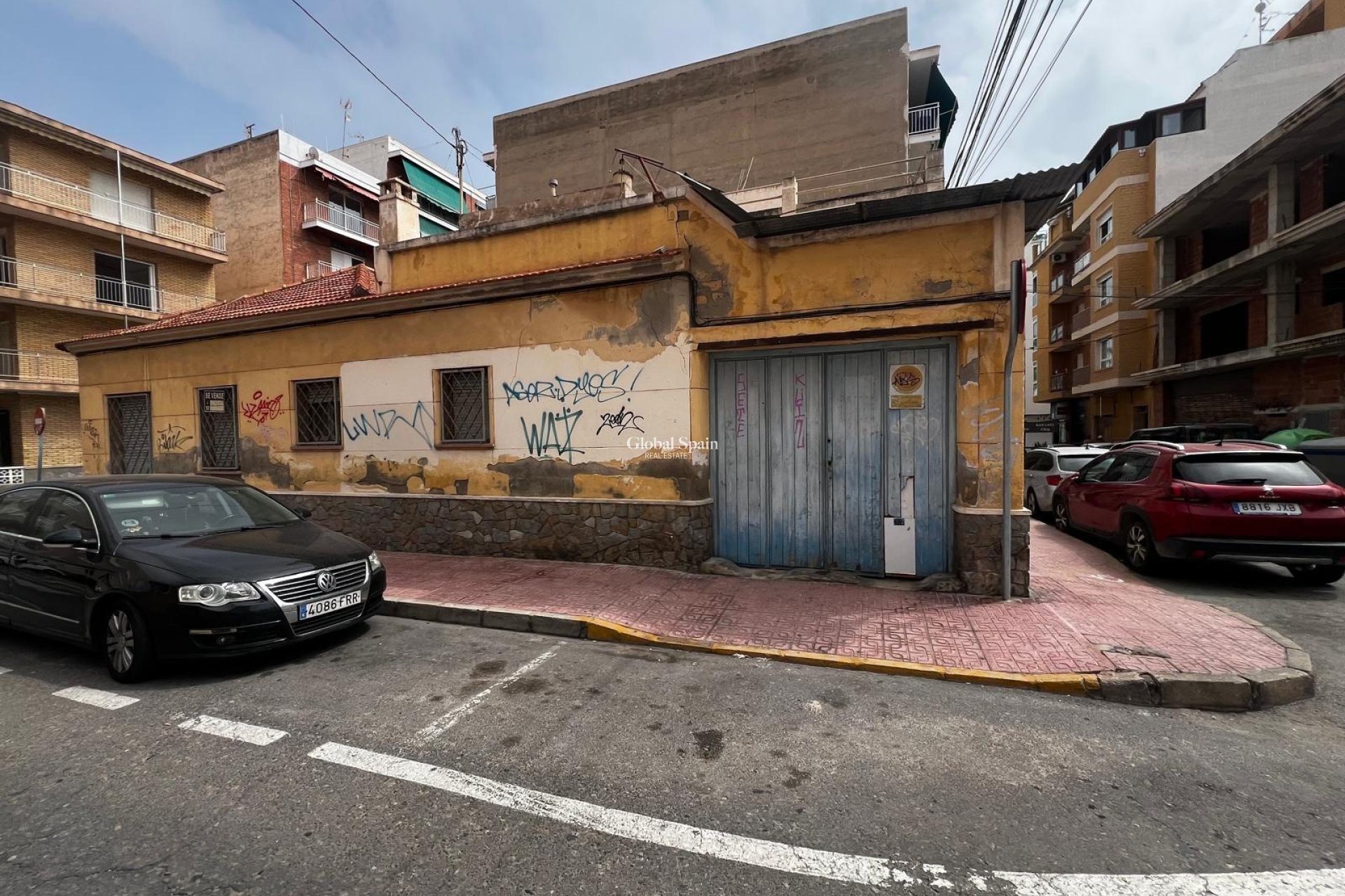 Resale - LAND -
TORREVIEJA - Playa del Cura