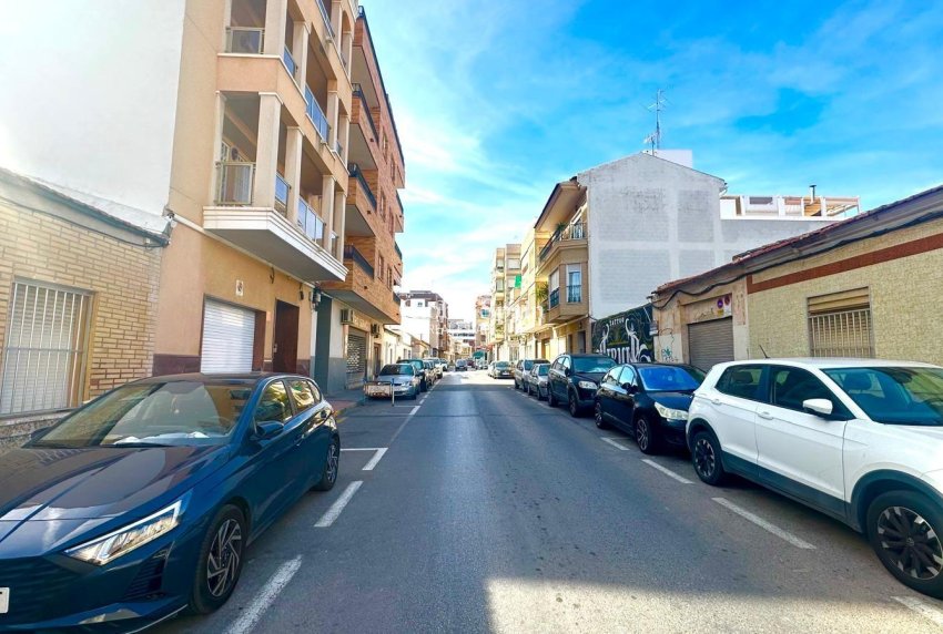 Resale - LAND -
TORREVIEJA - Torrevieja