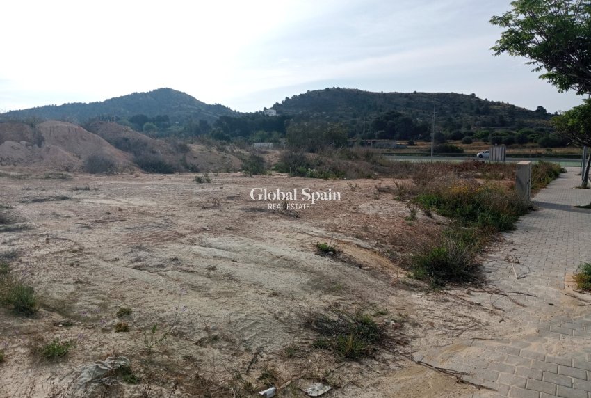 Resale - LAND -
VILLAJOYOSA - Villajoyosa