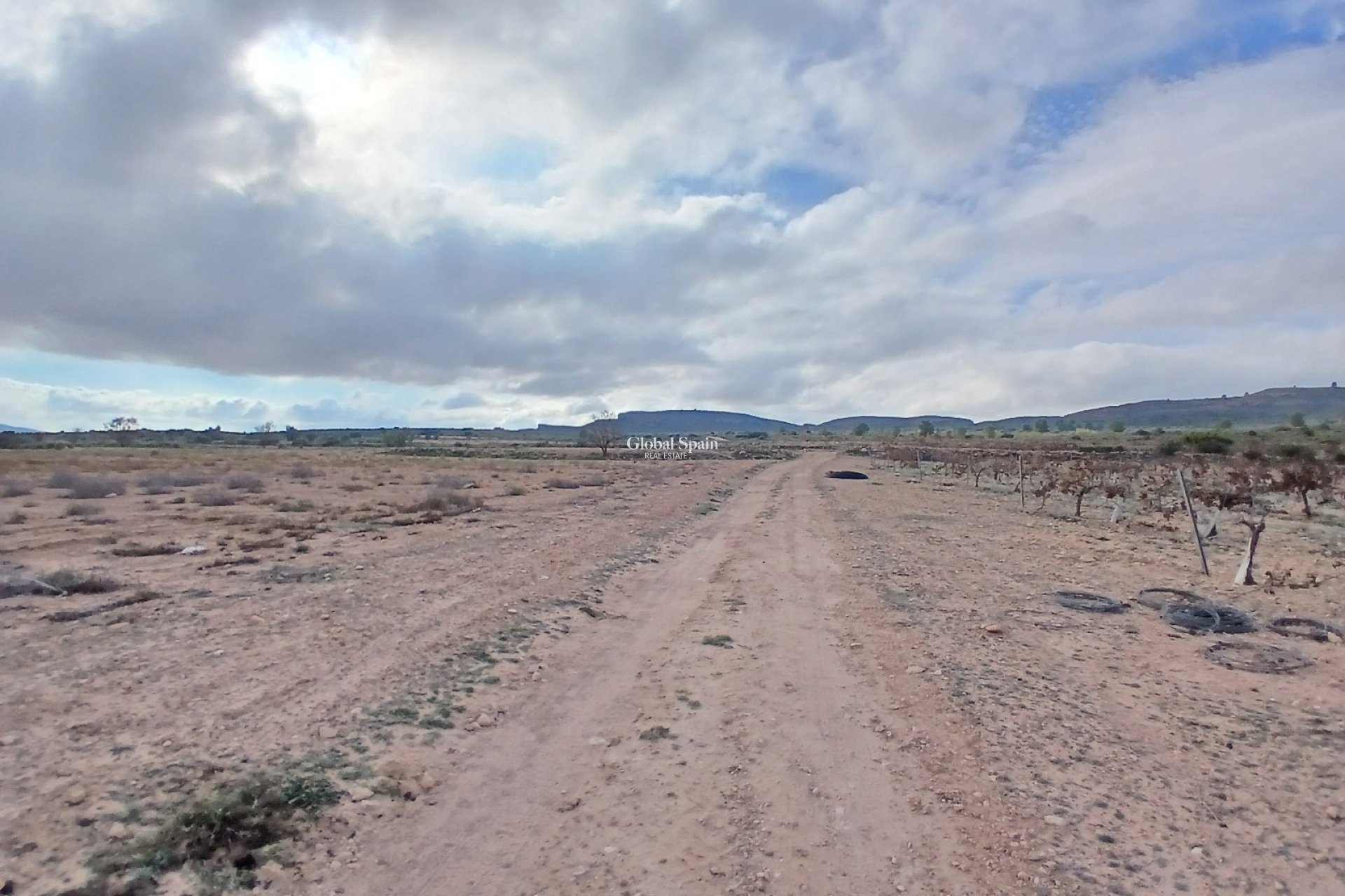 Resale - LAND -
YECLA - Inland