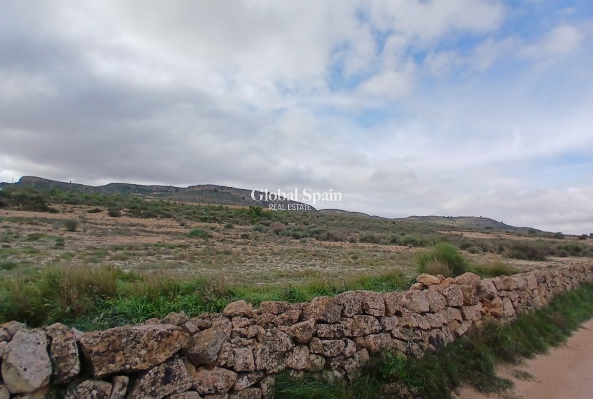 Resale - LAND -
YECLA - Inland