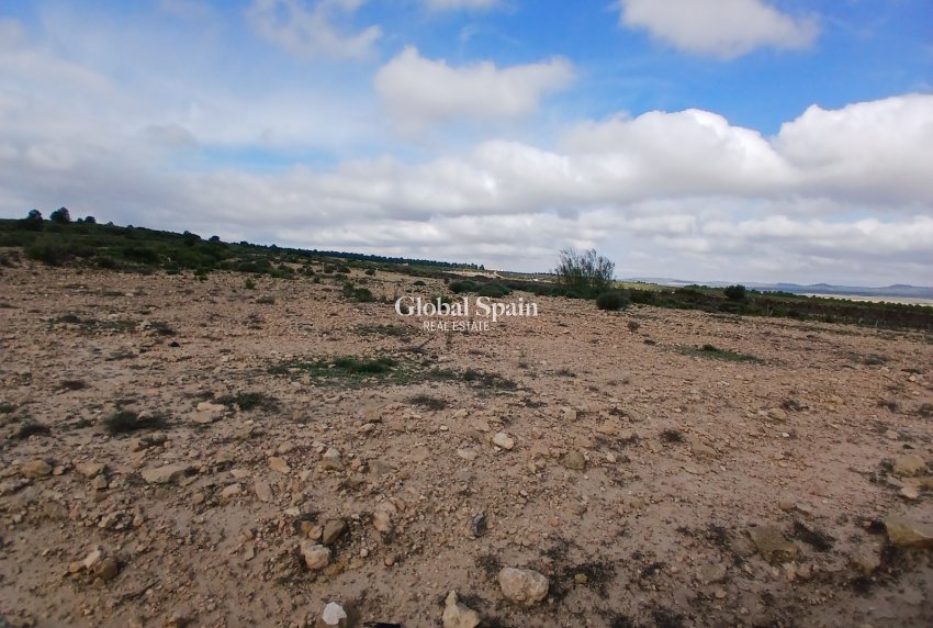 Resale - LAND -
YECLA - Inland