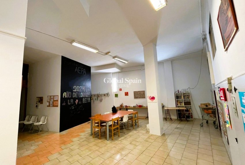 Resale - Local -
DENIA - Center