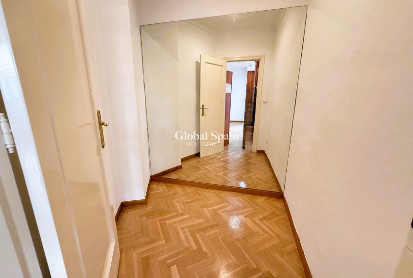 Resale - Local -
DENIA - Center