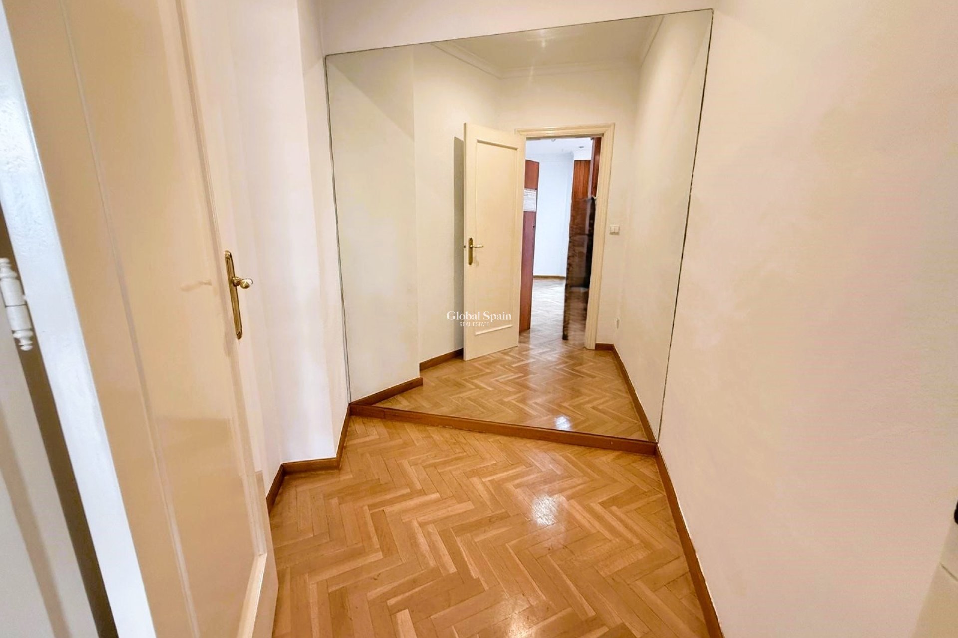 Resale - Local -
DENIA - Center