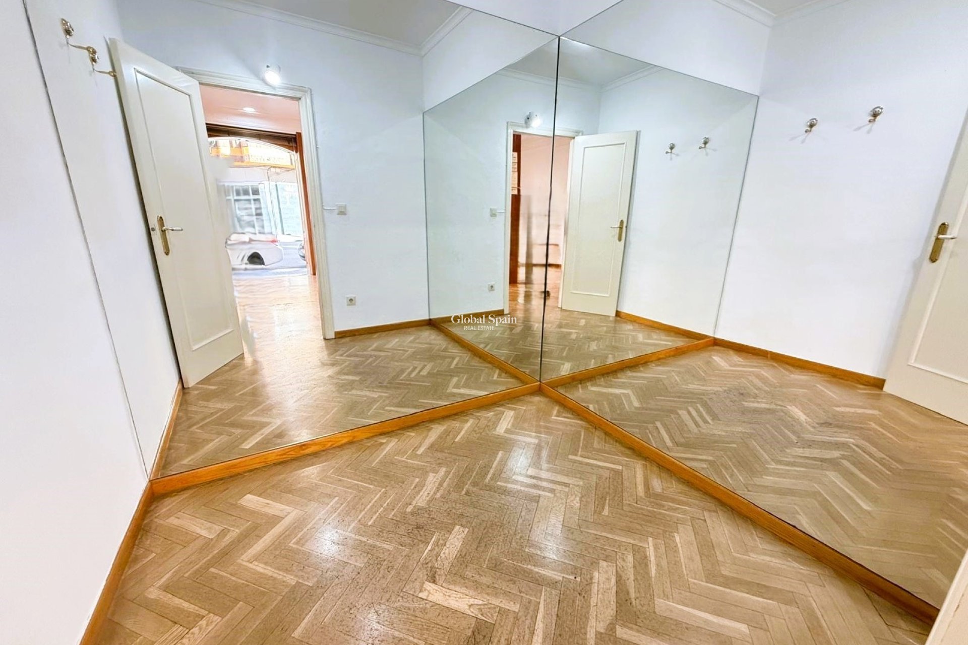 Resale - Local -
DENIA - Center