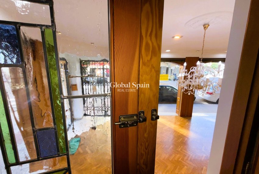 Resale - Local -
DENIA - Center