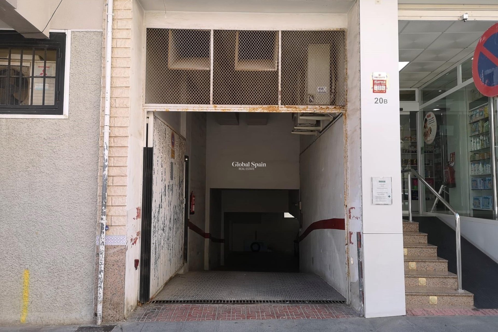 Resale - PARKING SPACE / GARAGE -
TORREVIEJA - Centro