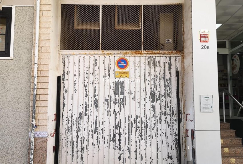 Resale - PARKING SPACE / GARAGE -
TORREVIEJA - Centro