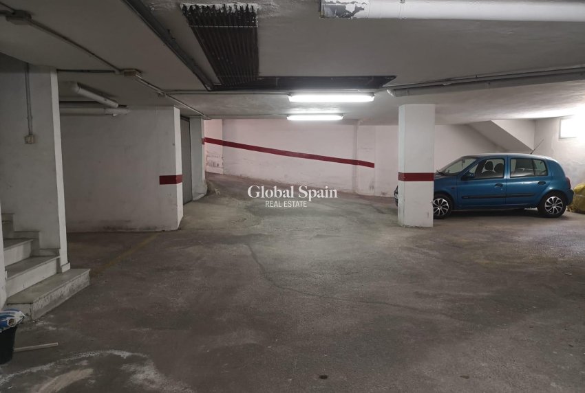 Resale - PARKING SPACE / GARAGE -
TORREVIEJA - Centro