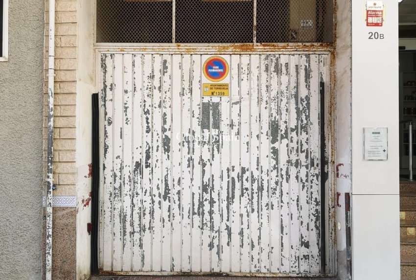 Resale - PARKING SPACE / GARAGE -
TORREVIEJA - Centro