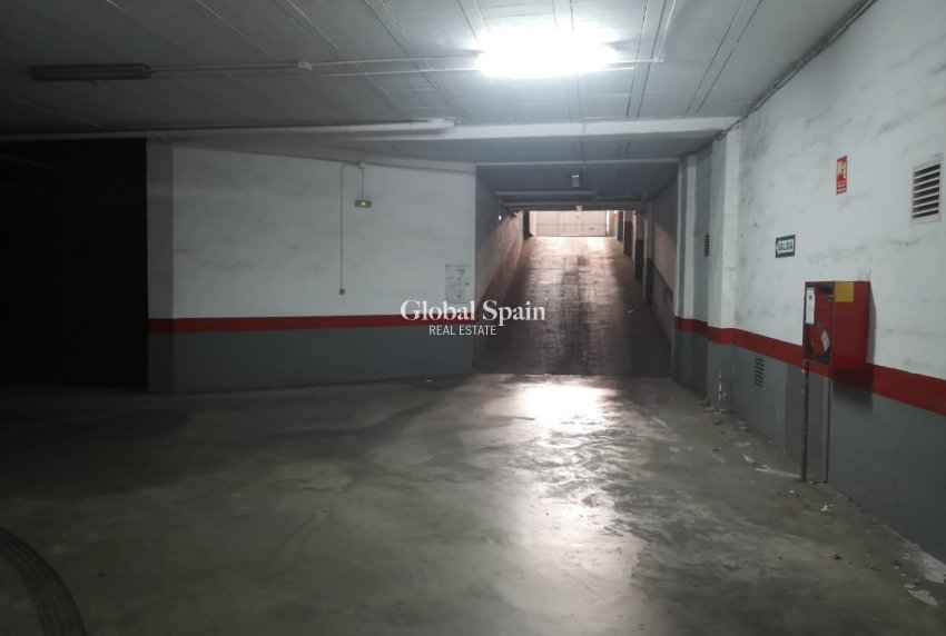 Resale - PARKING SPACE / GARAGE -
TORREVIEJA - Estacion de autobuses