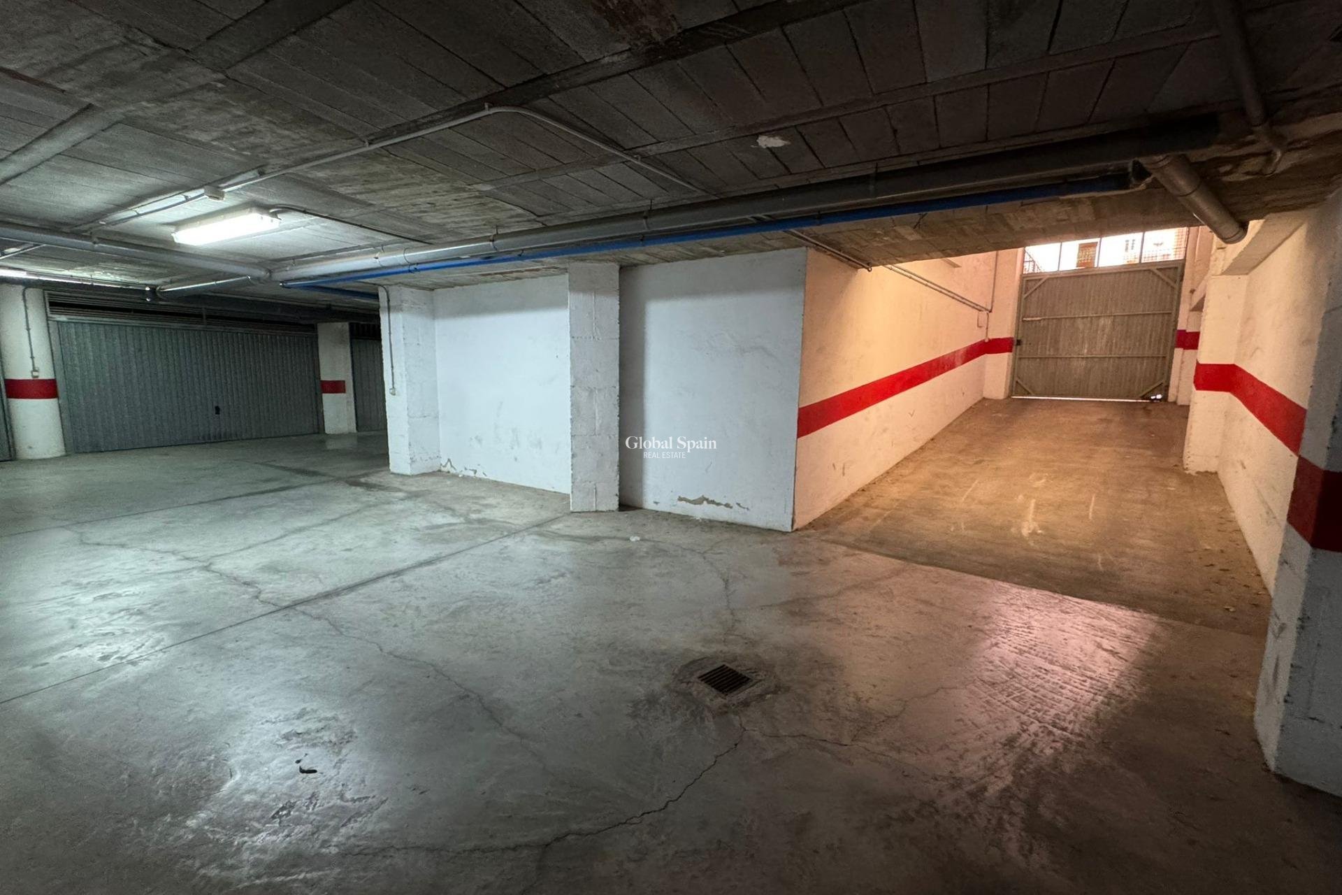 Resale - PARKING SPACE / GARAGE -
TORREVIEJA - Estacion de autobuses