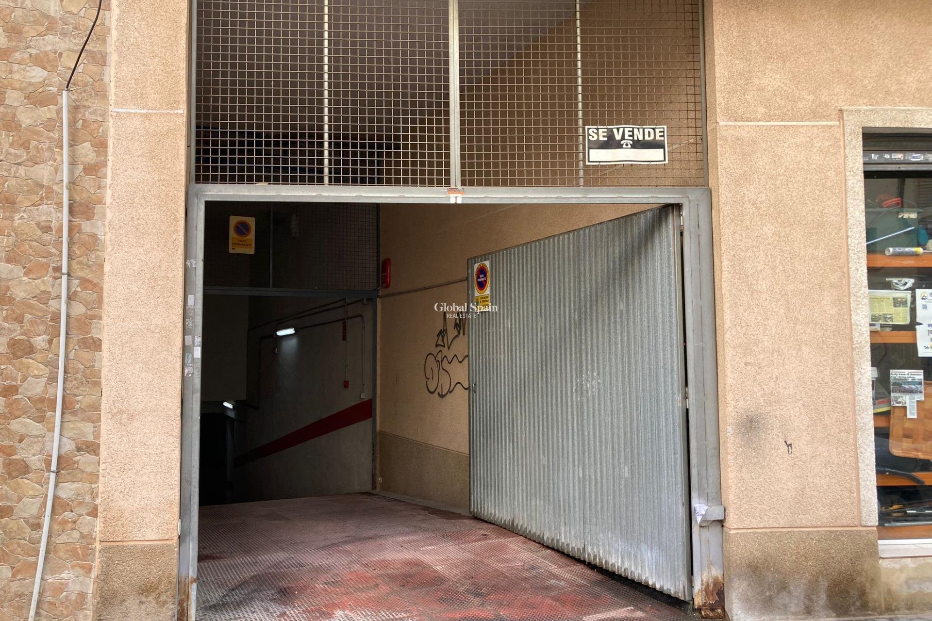 Resale - Parking Space / Garage -
TORREVIEJA - Nueva Torrevieja
