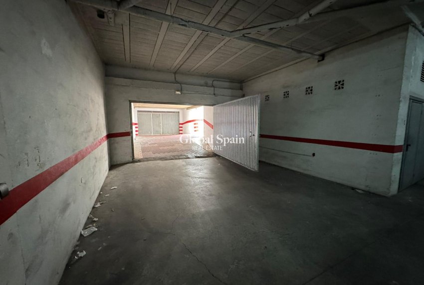 Resale - PARKING SPACE / GARAGE -
TORREVIEJA - Playa del cura