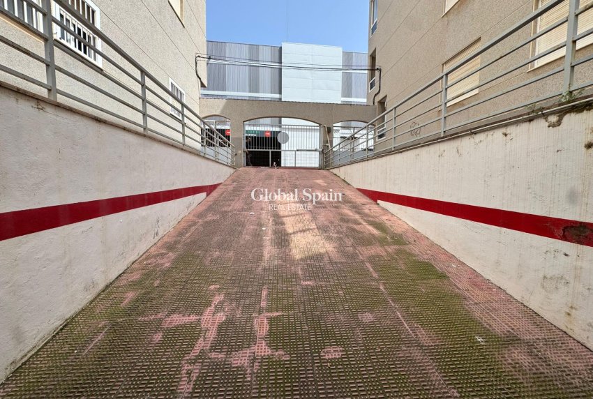 Resale - PARKING SPACE / GARAGE -
TORREVIEJA - Playa del cura