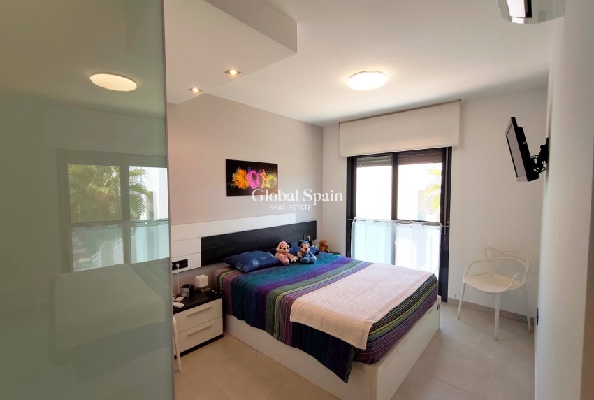 Resale - PENTHOUSE -
GUARDAMAR DEL SEGURA - Costa Blanca