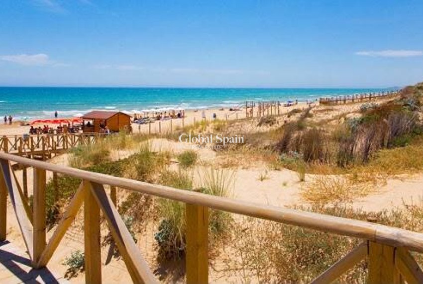 Resale - PENTHOUSE -
GUARDAMAR DEL SEGURA - Costa Blanca