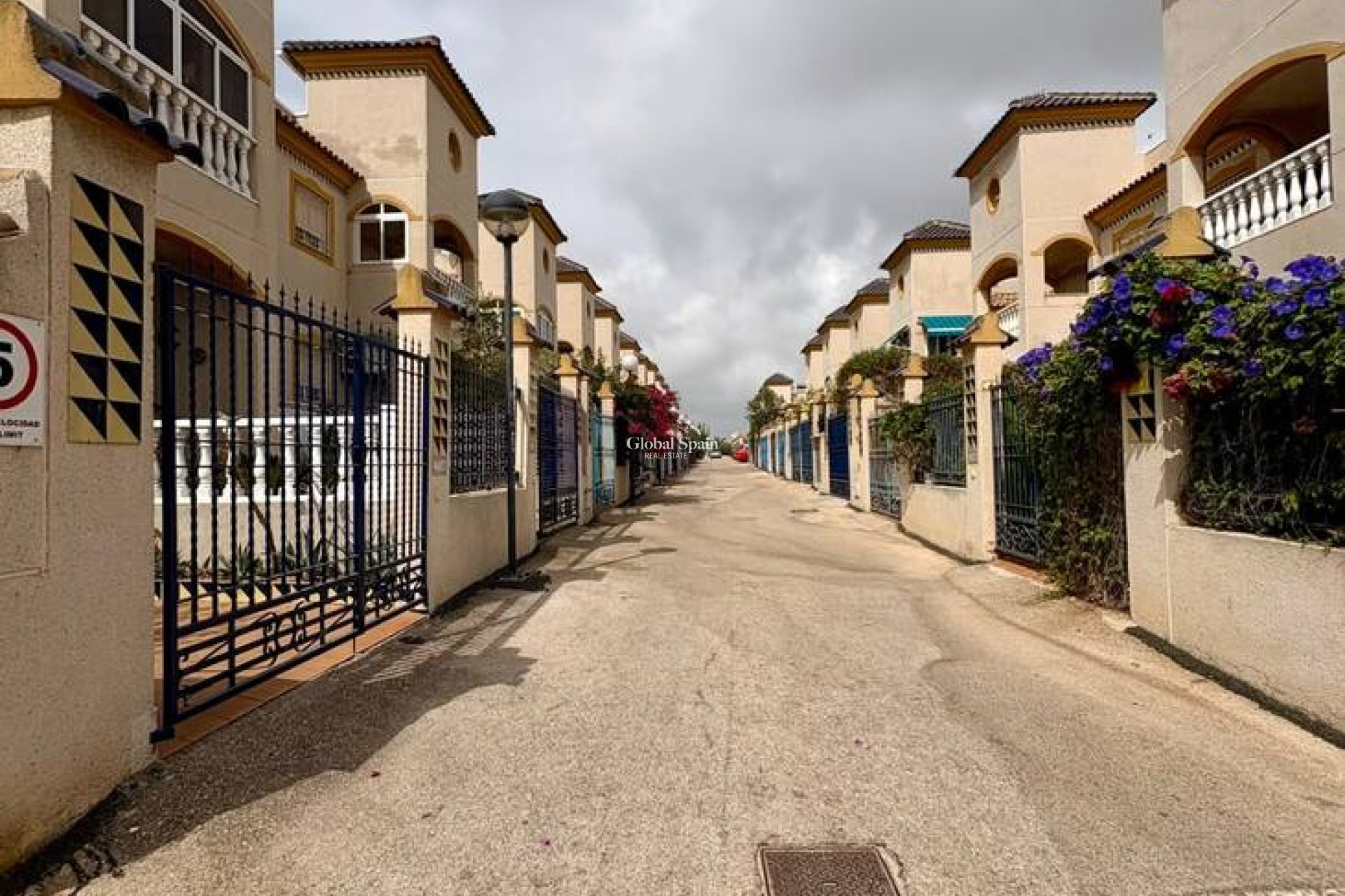 Resale - PENTHOUSE -
GUARDAMAR DEL SEGURA - Costa Blanca